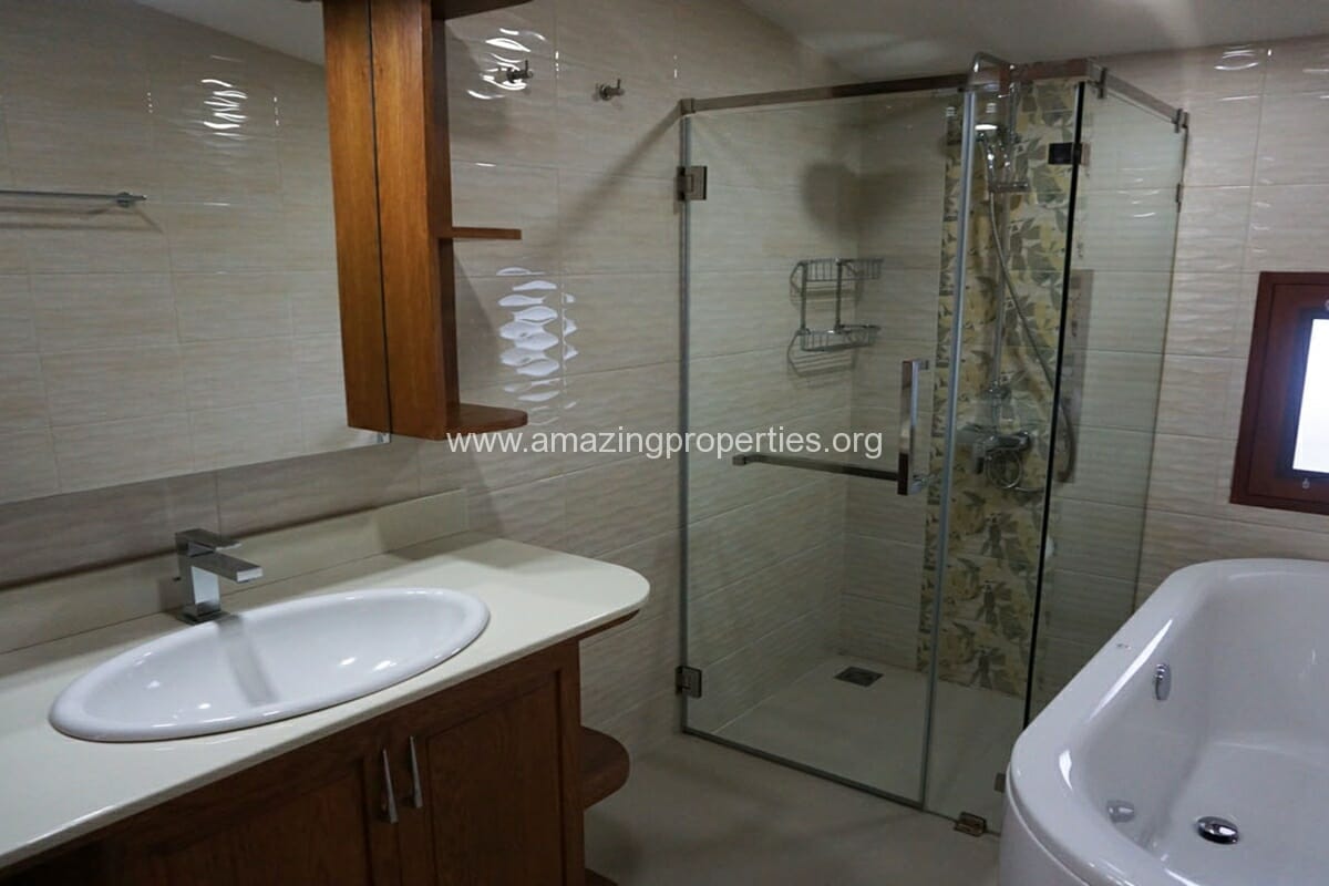 3-bedroom-house-with-Garden-Asoke-12-7681.jpg