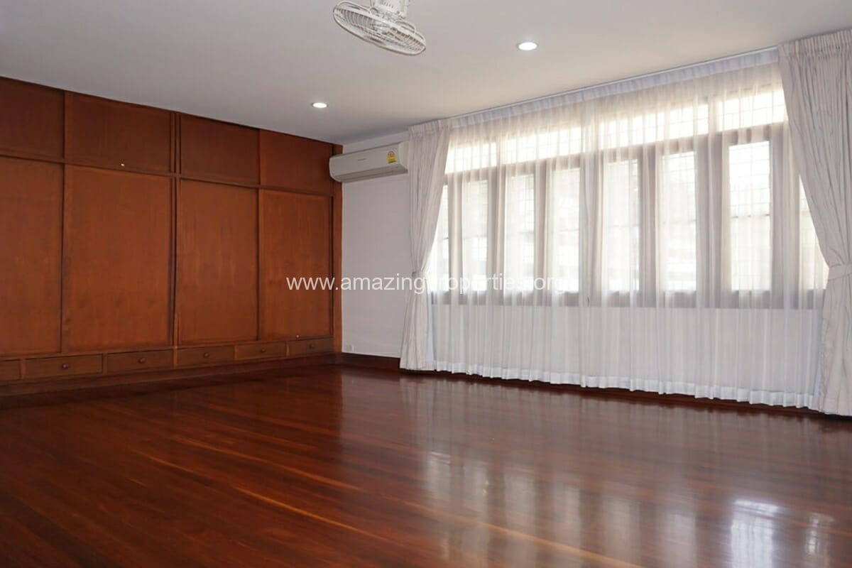3-bedroom-house-with-Garden-Asoke-14-9019.jpg