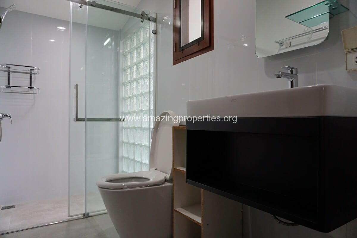 3-bedroom-house-with-Garden-Asoke-8-2842.jpg