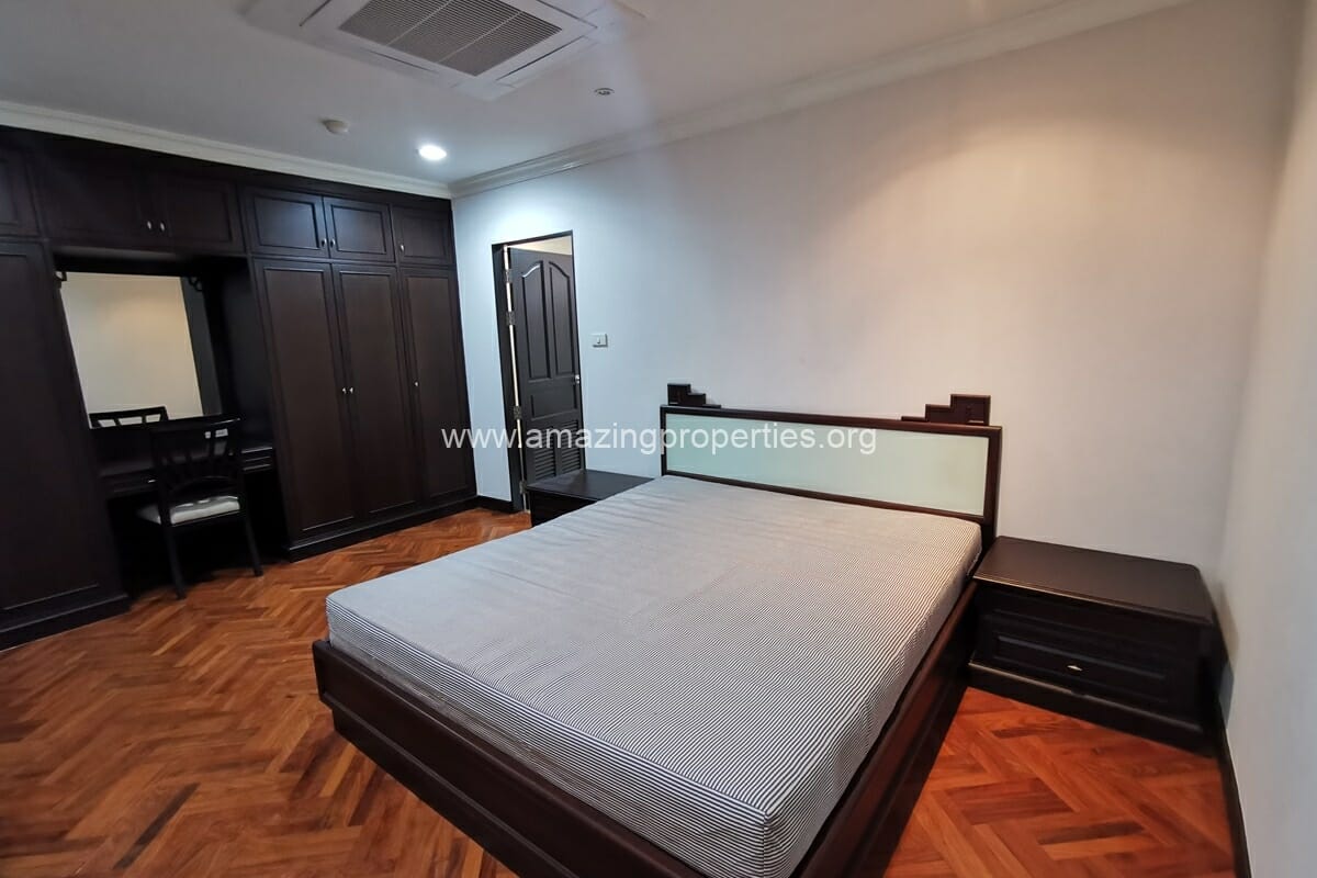 3-bedroom-with-private-garden-13-2311.jpg
