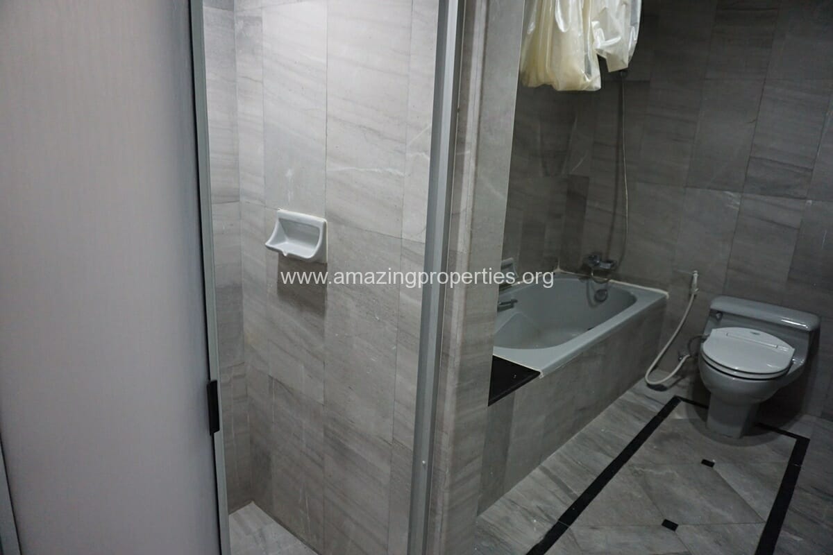 4-Bedroom-Condo-Ruamsuk-Condominium-17-4435.jpg