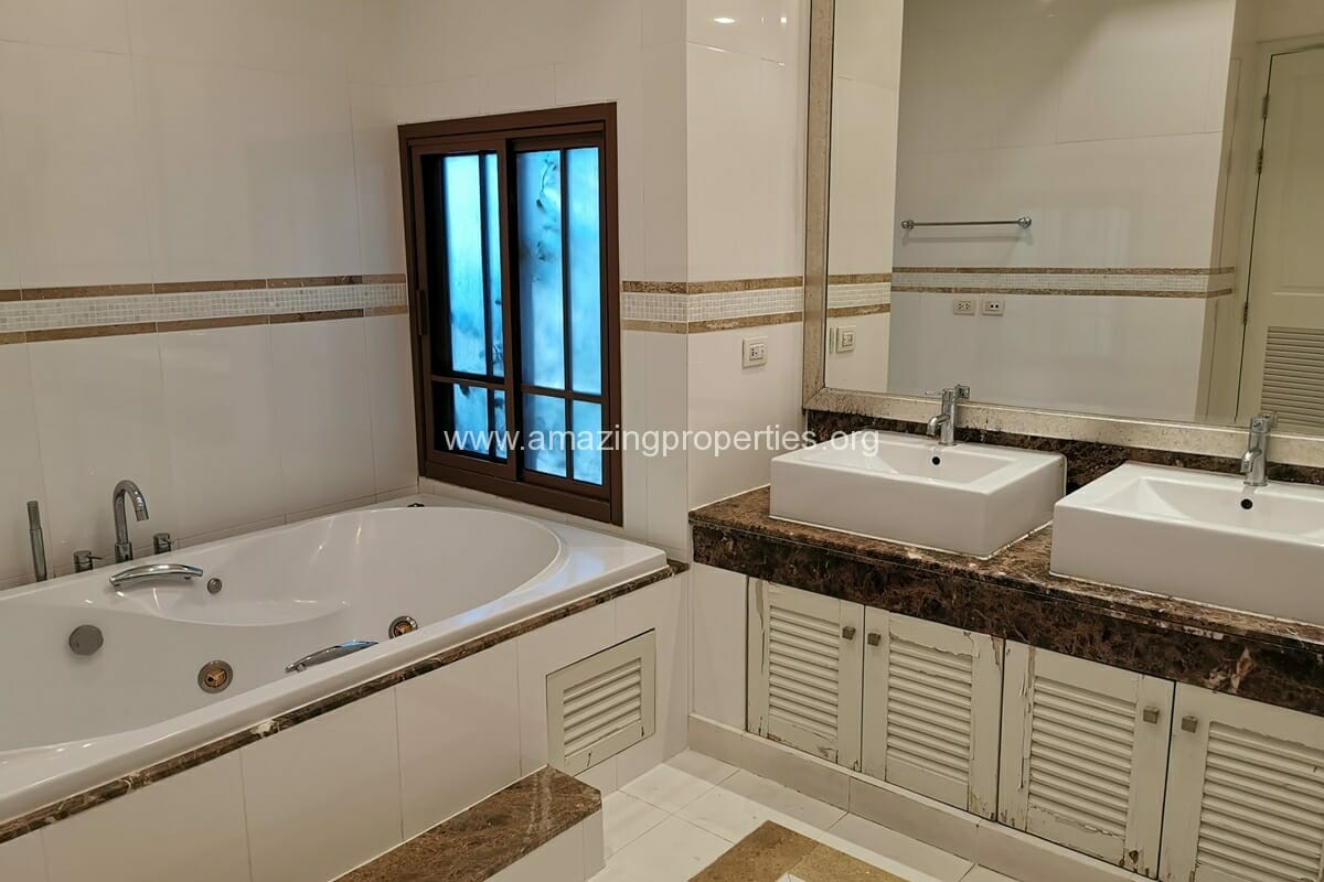 4-Bedroom-House-Baan-Sansiri-30-6208.jpg