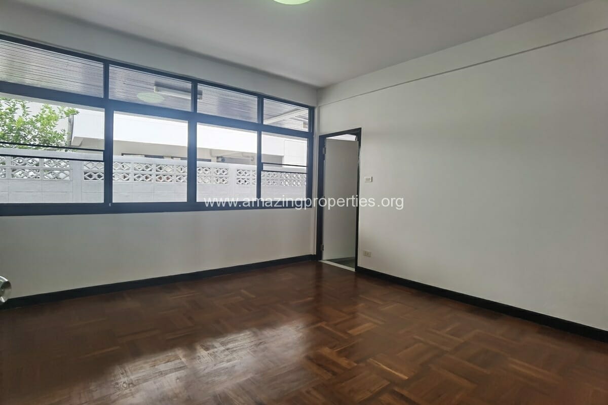 4-Bedroom-House-for-Rent-Soi-Soonvijai-10-9231.jpg