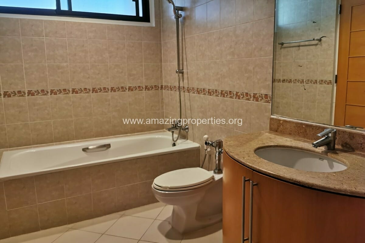 4-Bedroom-apartment-Phirom-Garden-Residence-19-6378.jpg