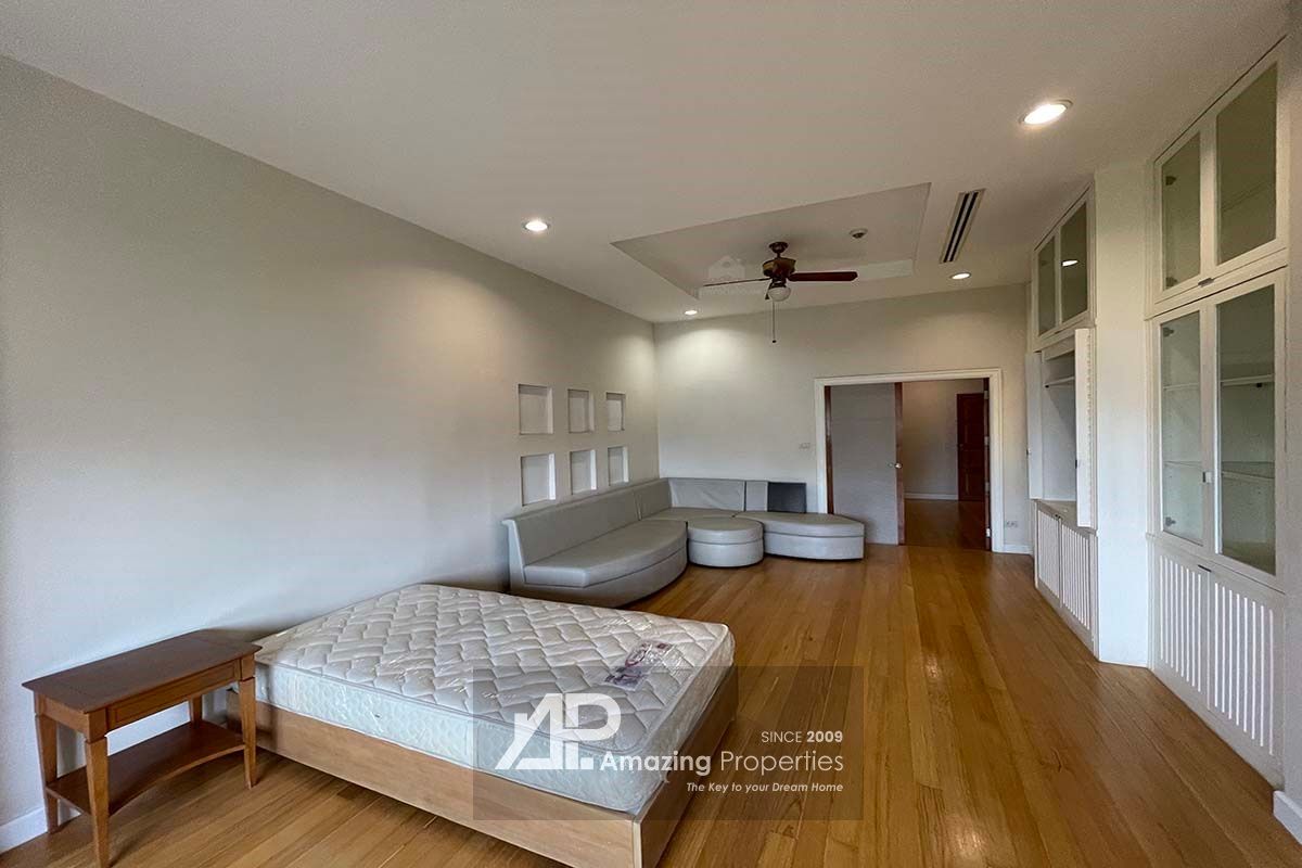 4-bedroom-Baan-Phansiri-12-5243.jpg