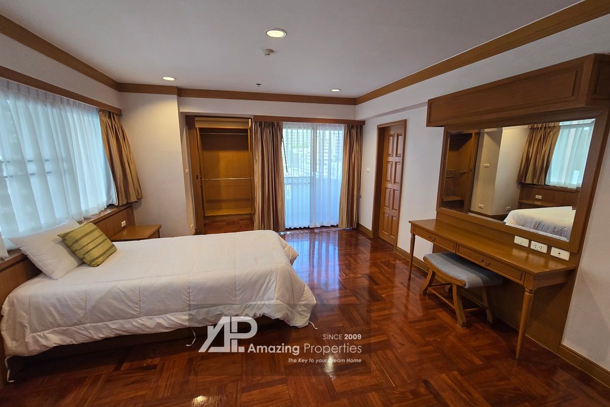 4-bedroom-Centre-Point-Residence-Phromphong-14-2769.jpg