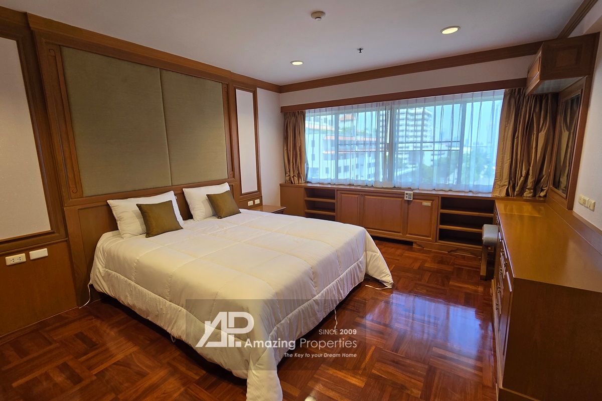 4-bedroom-Centre-Point-Residence-Phromphong-16-4168.jpg