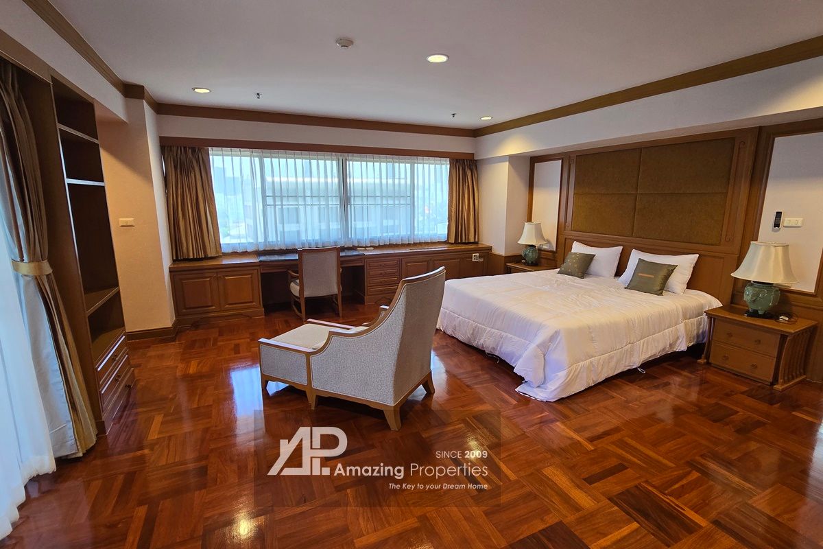 4-bedroom-Centre-Point-Residence-Phromphong-20-9373.jpg