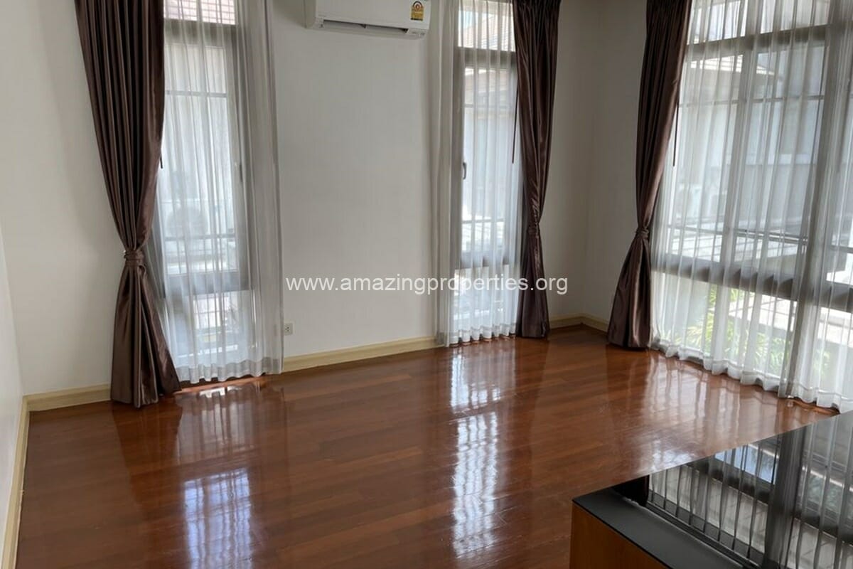 4-bedroom-Moobaan-Sansiri-10-5878.jpg