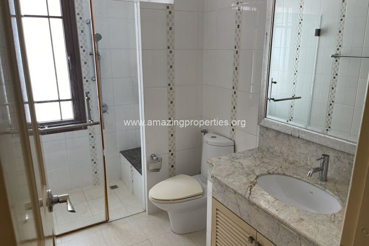 4-bedroom-Moobaan-Sansiri-5-3056.jpg