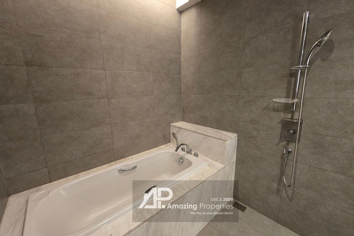 4-bedroom-Piya-Residence-Sukhumvit-28-15-1409.jpg