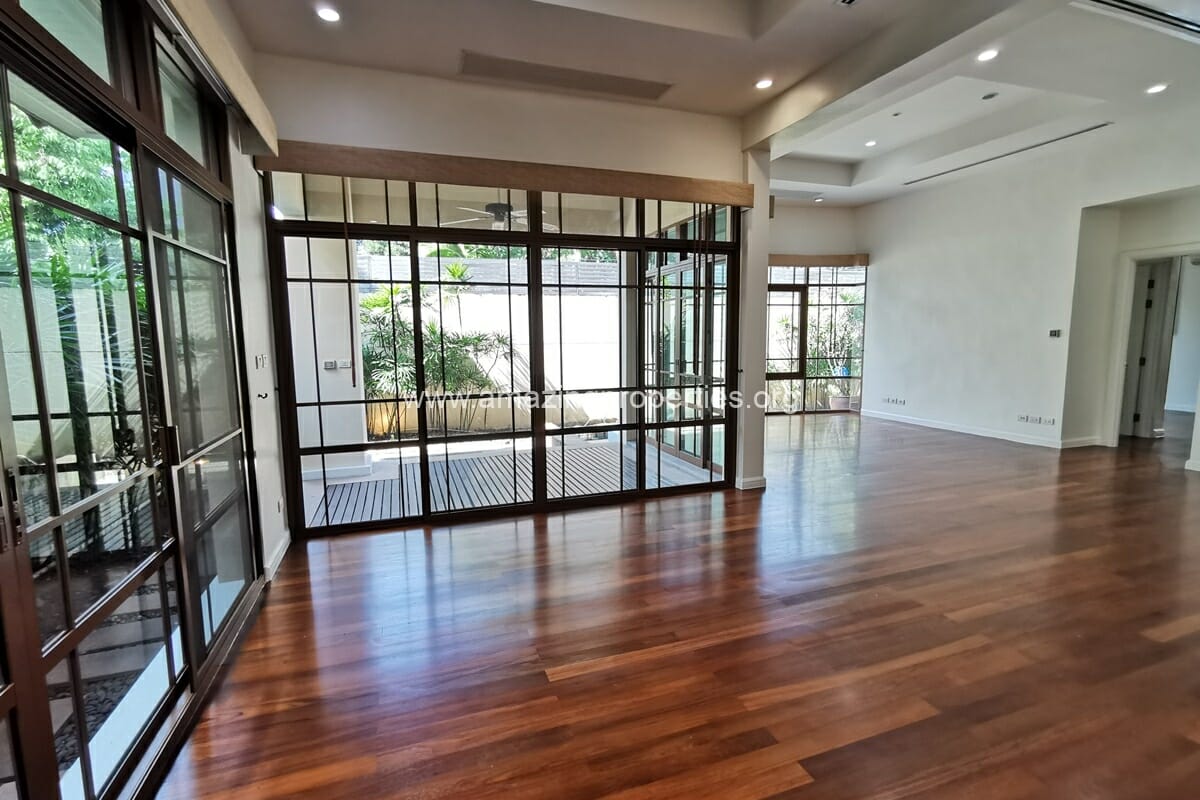 4-bedroom-house-Baan-Sansiri-67-18-9159.jpg
