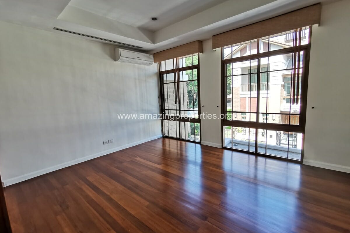 4-bedroom-house-Baan-Sansiri-67-19-5663.jpg