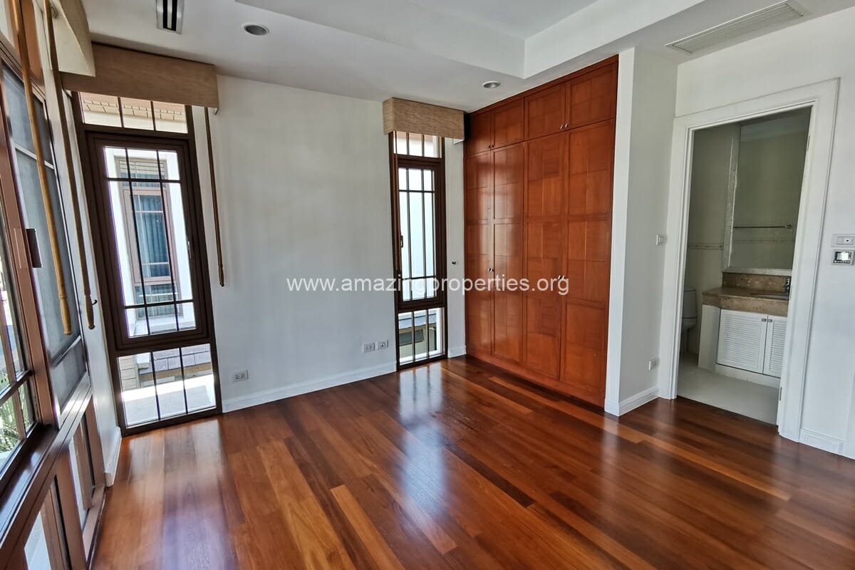 4-bedroom-house-Baan-Sansiri-67-22-1938.jpg