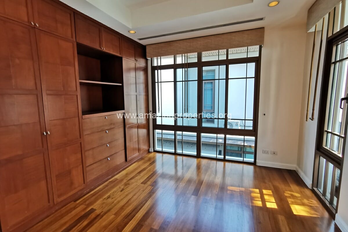 4-bedroom-house-Baan-Sansiri-67-24-8879.jpg