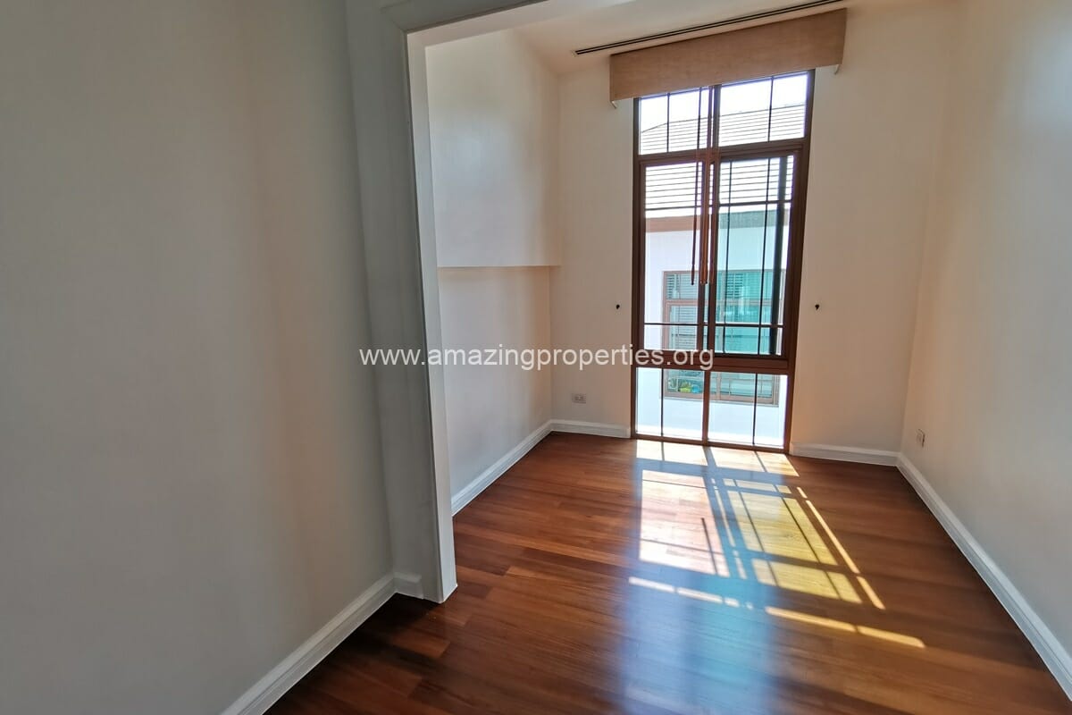4-bedroom-house-Baan-Sansiri-67-25-9412.jpg