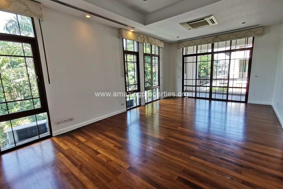 4-bedroom-house-Baan-Sansiri-67-26-9108.jpg