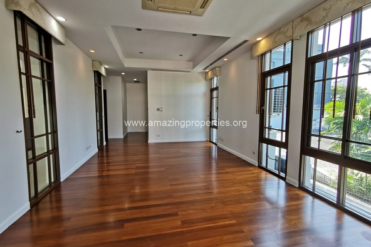 4-bedroom-house-Baan-Sansiri-67-28-2585.jpg