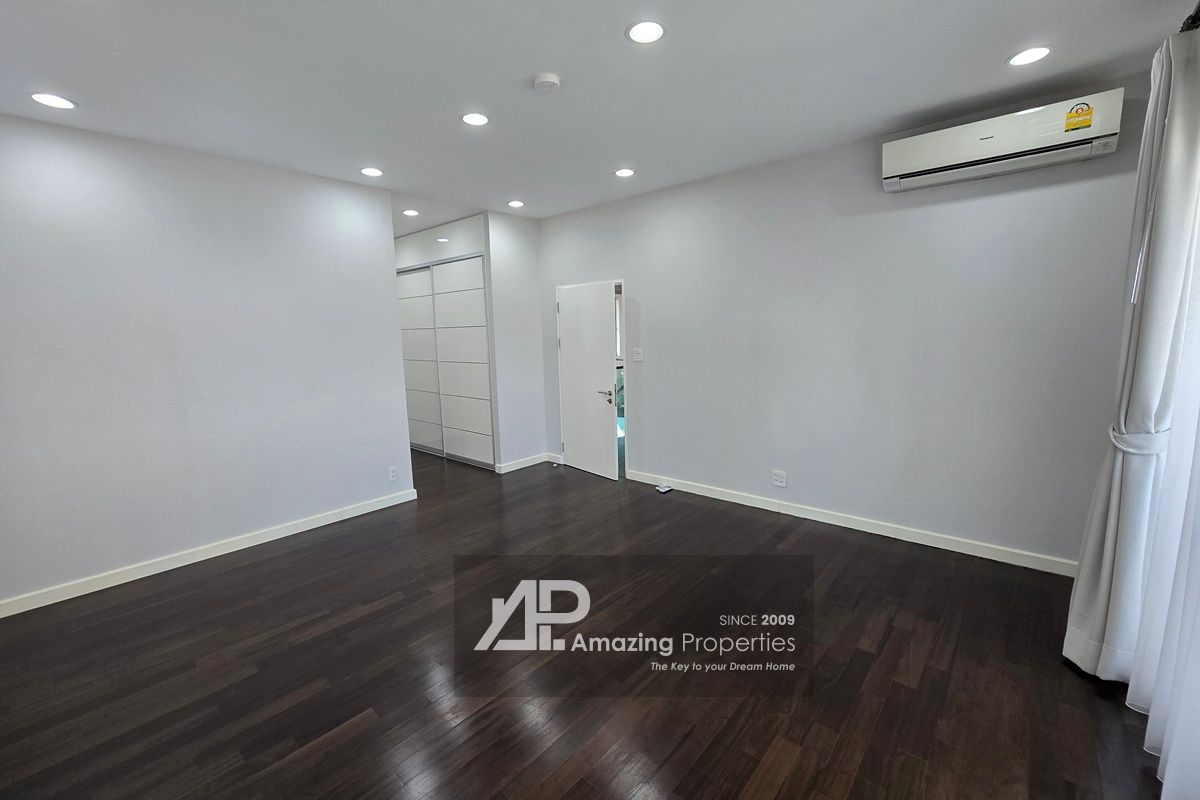 4-bedroom-house-Phrom-Phong-(23)-6996.jpg