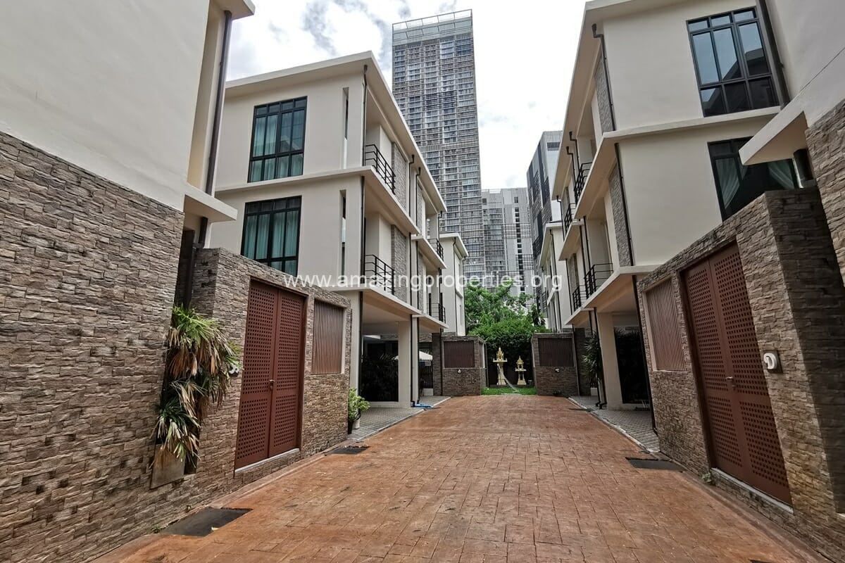 4-bedroom-house-Phrom-Phong-1-1-1483.jpg
