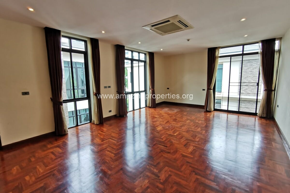 4-bedroom-house-Phrom-Phong-15-1-8615.jpg