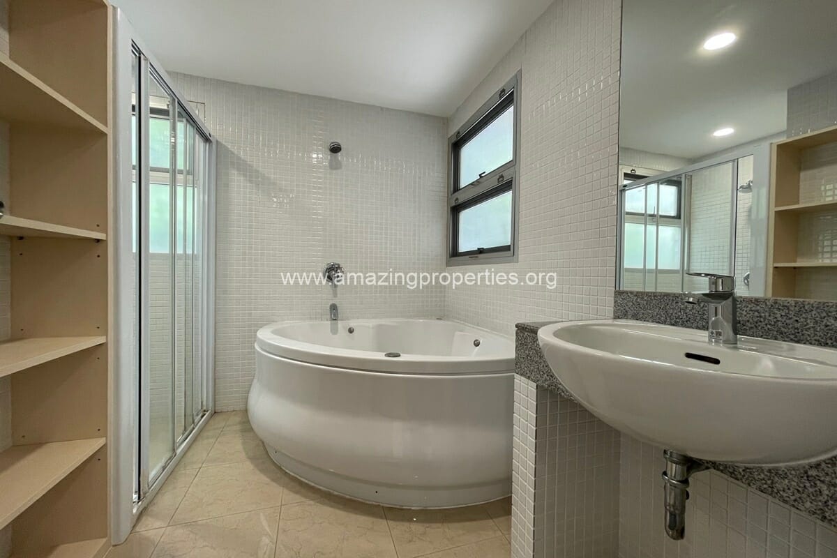 4-bedroom-house-Phrom-Phong-7-8320.jpg