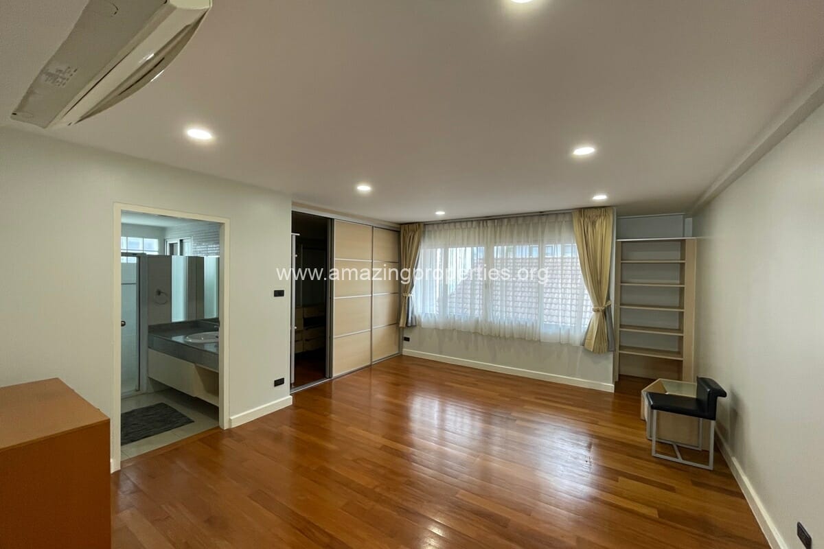 4-bedroom-house-Phrom-Phong-8-5406.jpg