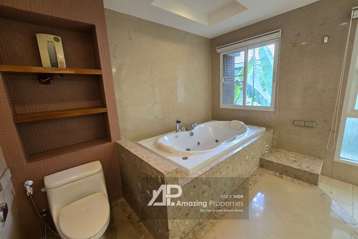 4-bedroom-house-Thonglor-15-1269.jpg