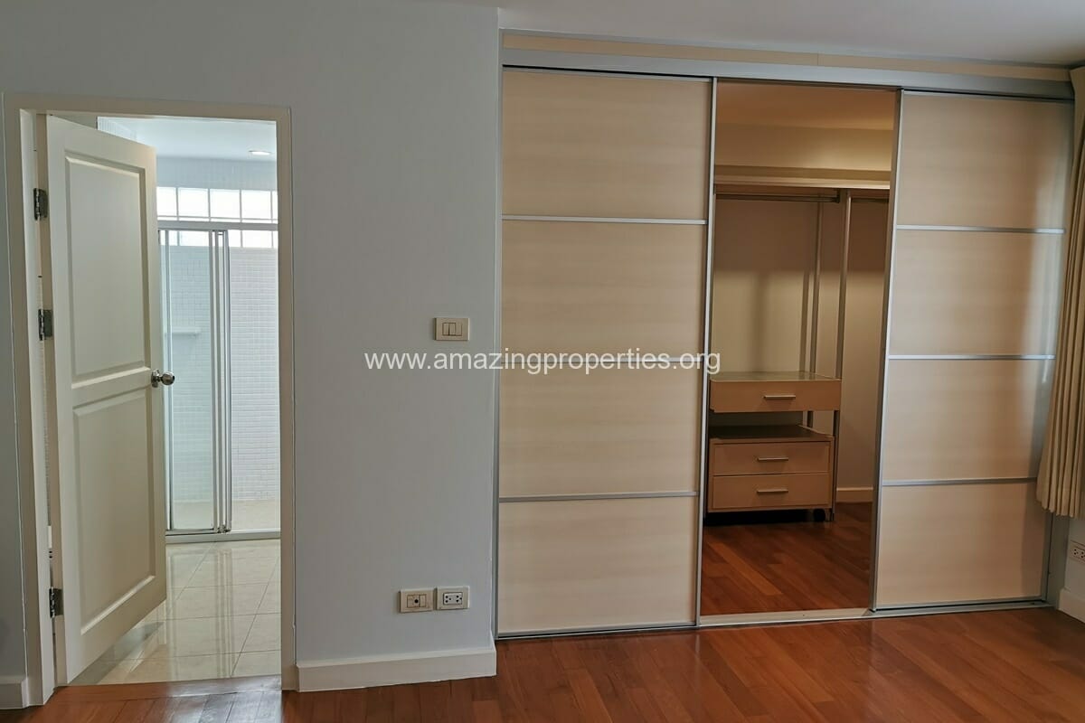 4-bedroom-house-near-BTS-Phrom-Phong-14-3100.jpg
