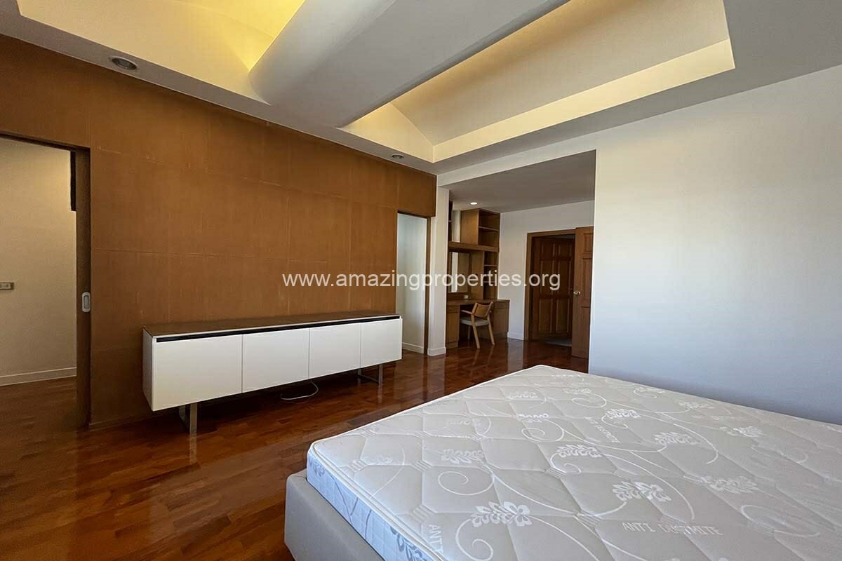 5-bedroom-house-Phra-khanong-25-9492.jpg
