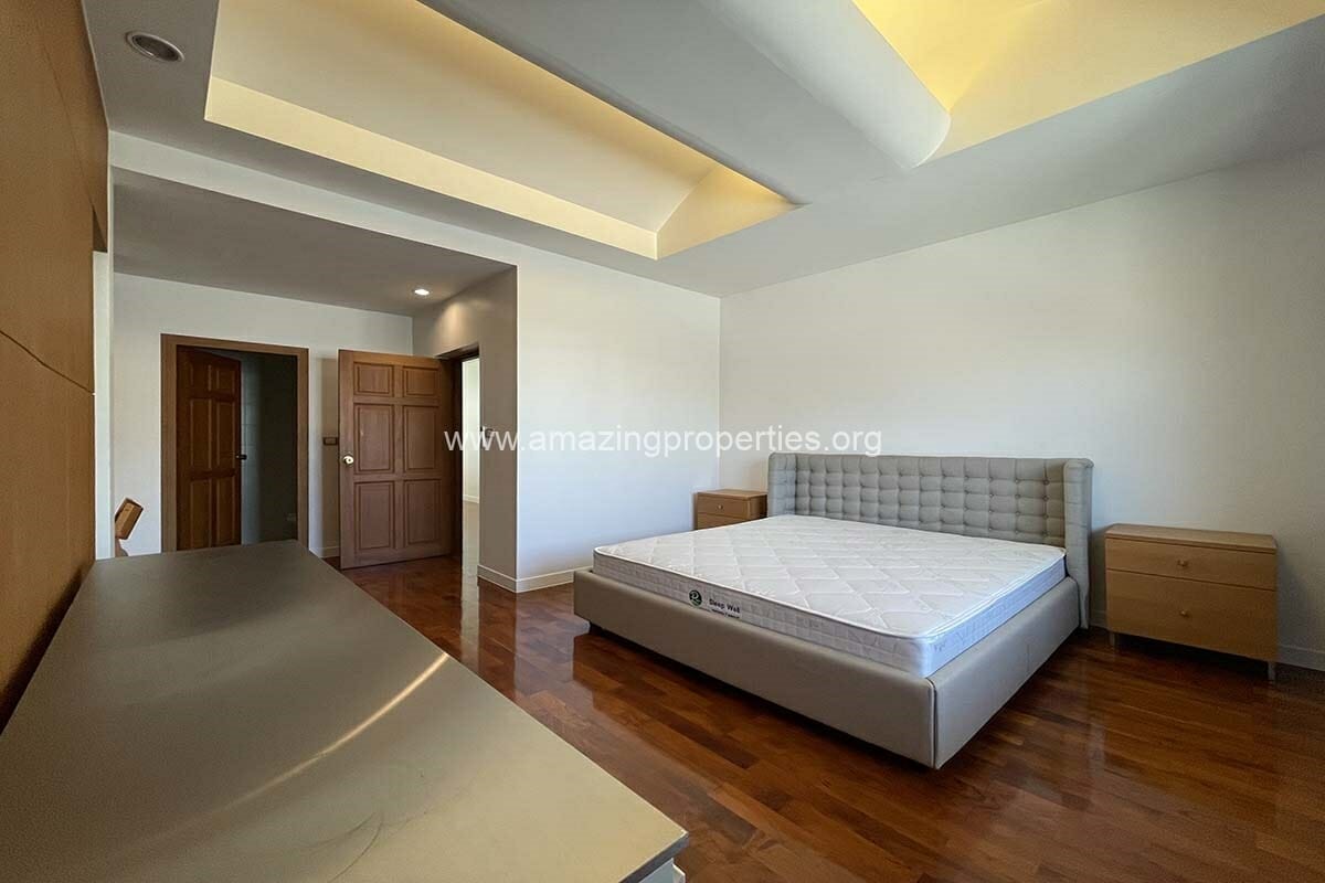 5-bedroom-house-Phra-khanong-26-3064.jpg