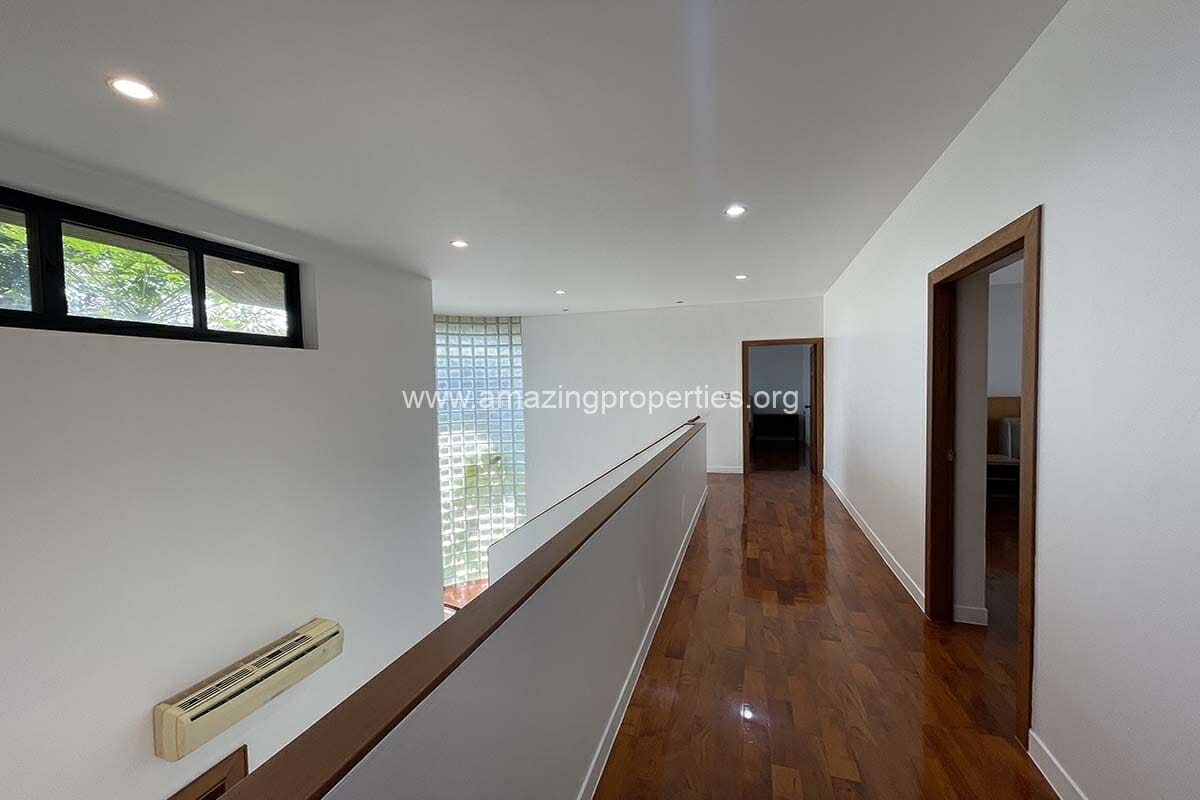 5-bedroom-house-Phra-khanong-37-8921.jpg