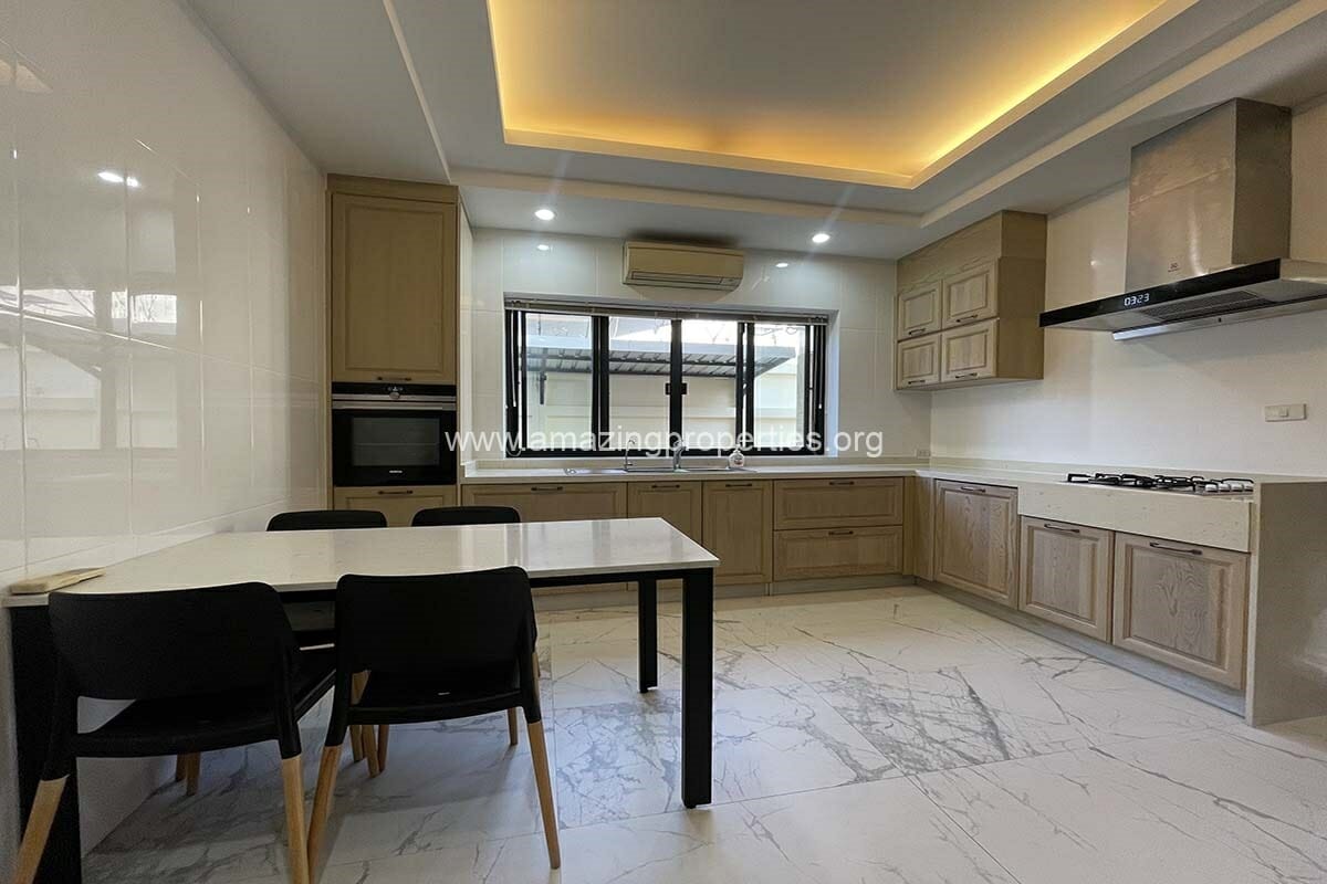 5-bedroom-house-Phra-khanong-4-6726.jpg