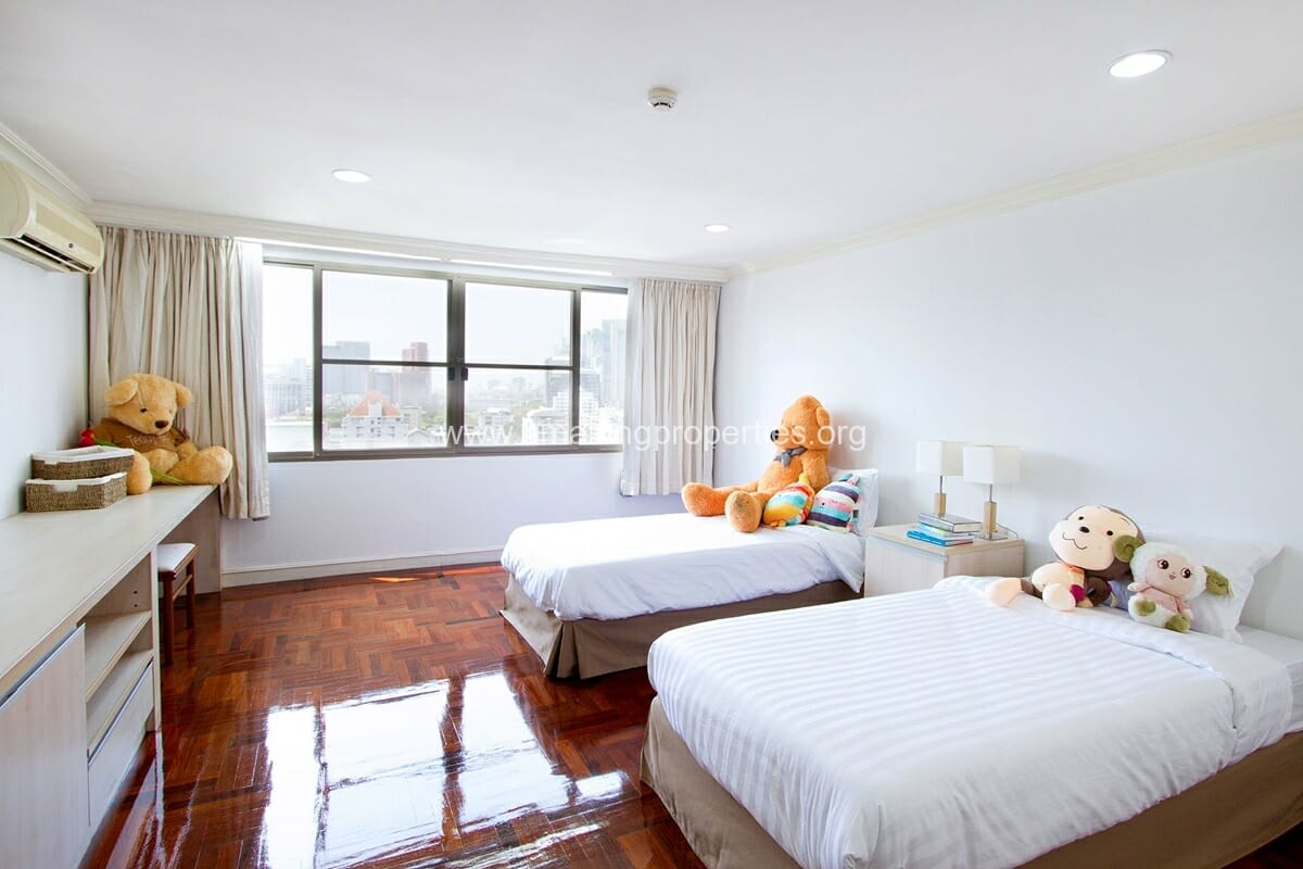 Apartment-Sethiwan-Palace-Sukhumvit-4-7-2546.jpg