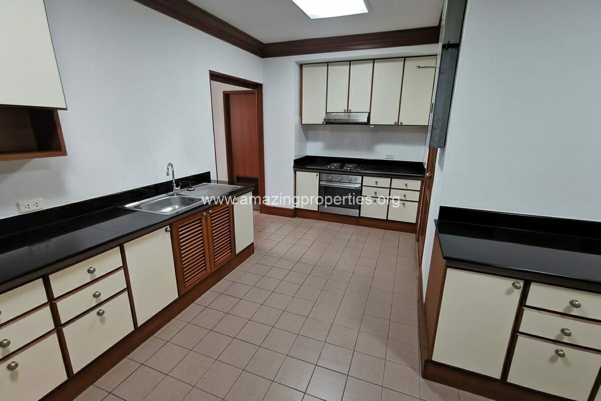 Baan-Pakapun-3-Bedroom-apartment-11-8189.jpg
