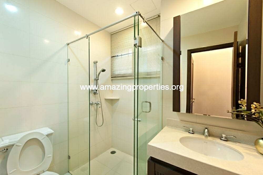 Bathroom-7413.jpg