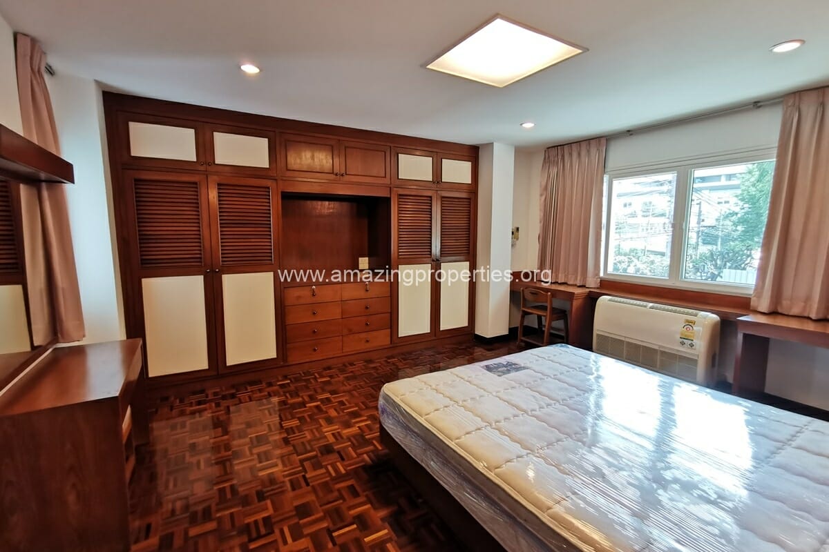 Cat-Friendly-1-Bedroom-apartment-Ekkamai-4-1325.jpg