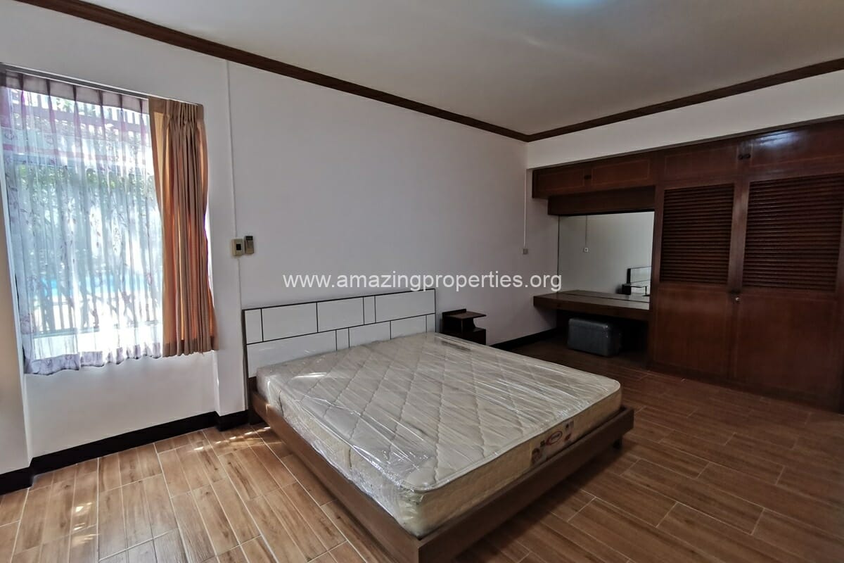 Cat-Friendly-2-bedroom-apartment-Ekkamai-11-7126.jpg