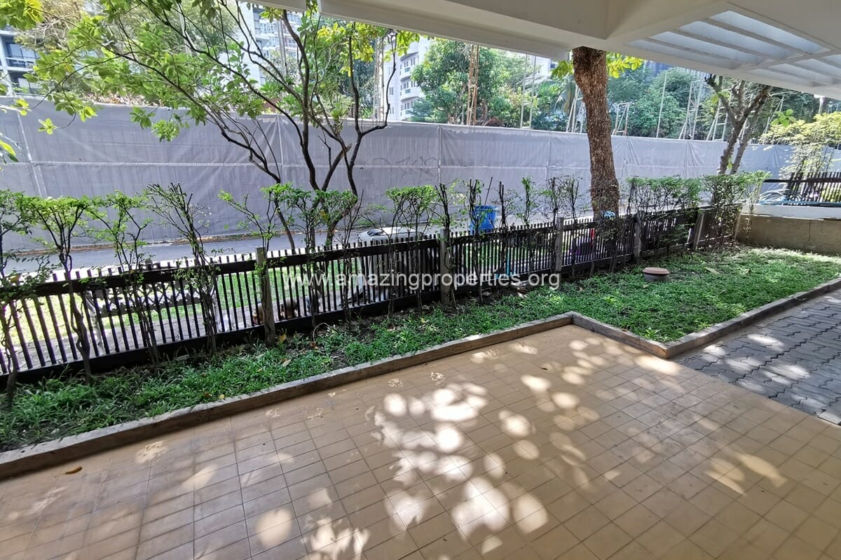 Cat-Friendly-2-bedroom-apartment-Ekkamai-5-4381.jpg