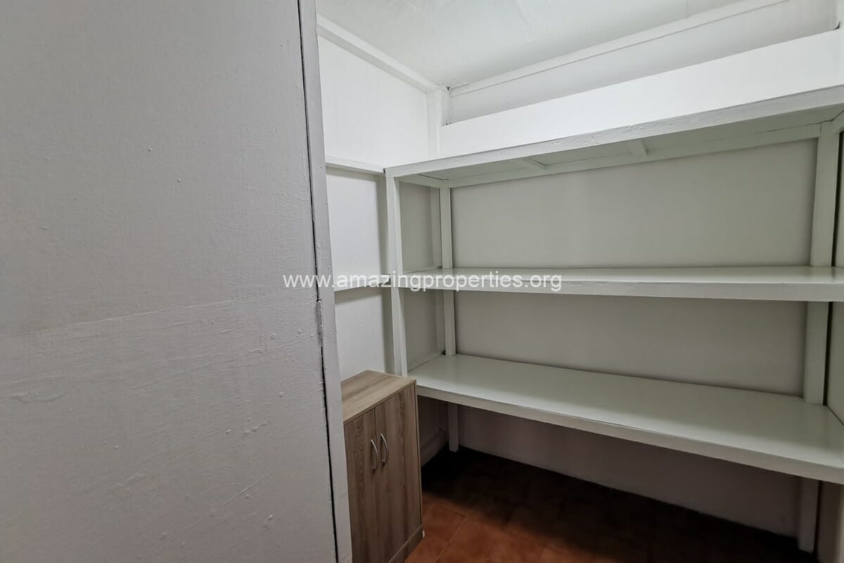 Cat-Friendly-2-bedroom-apartment-Ekkamai-9-4806.jpg