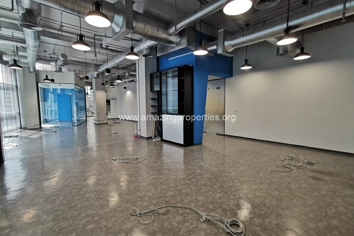 Commercial-Space-for-rent-Phrom-Phong-4-1486.jpg