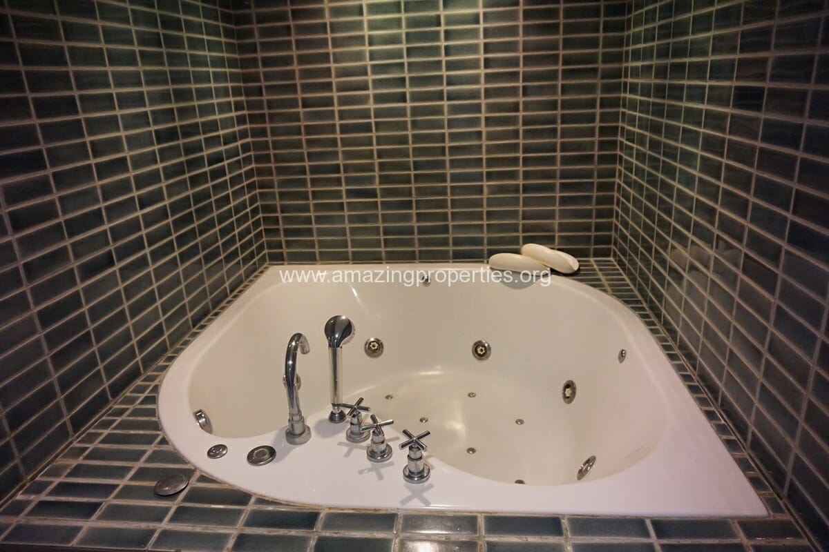 Duplex-1-bedroom-condo-Urbana-Sukhumvit-15-17-4442.jpg