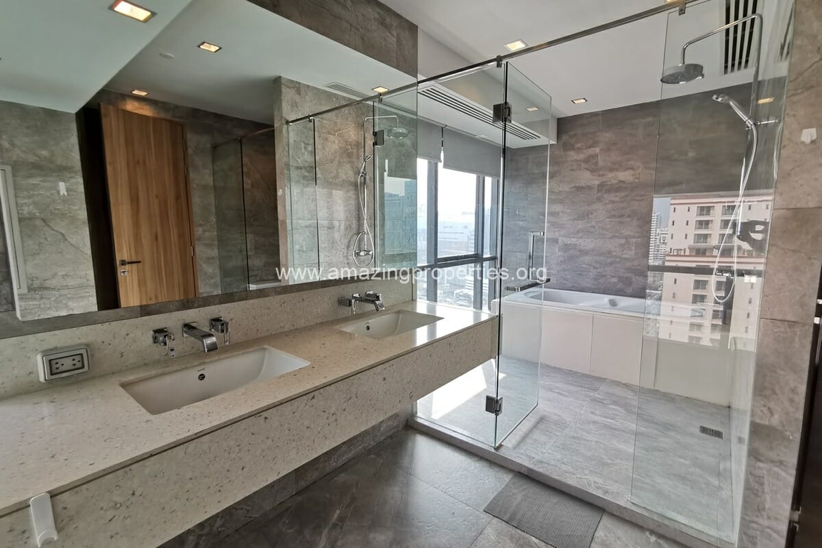Duplex-3-bedroom-Le-Raffine-Sukhumvit-39-33-6694.jpg