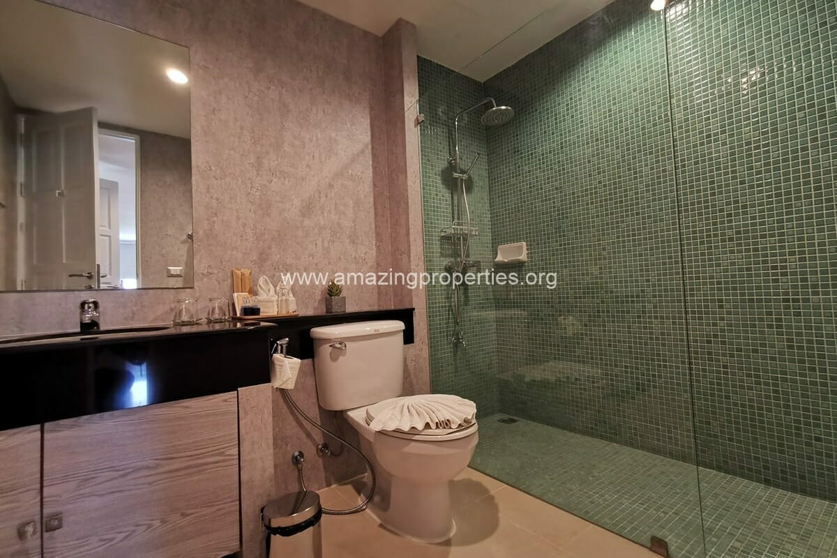 Duplex-3-bedroom-apartment-Chidlom-13-1043.jpg