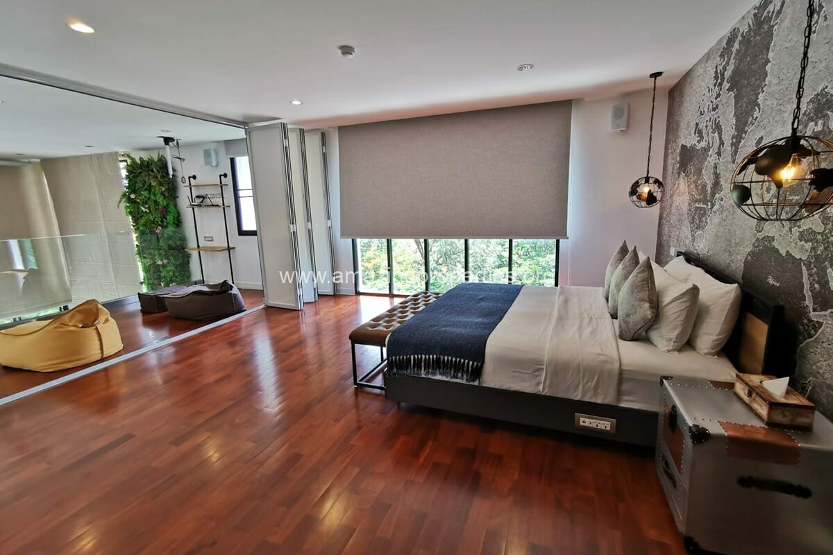 Duplex-3-bedroom-apartment-Chidlom-15-8568.jpg