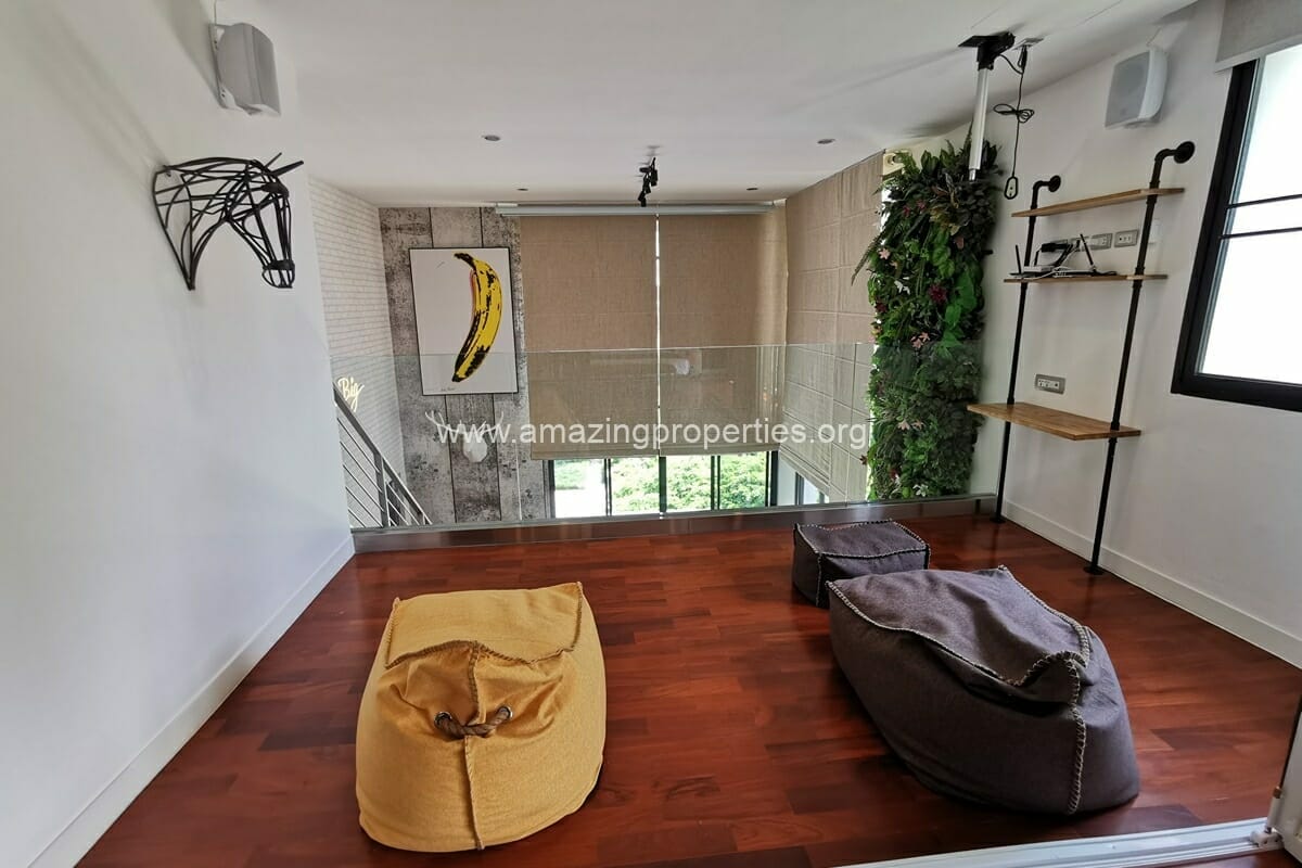 Duplex-3-bedroom-apartment-Chidlom-16-1907.jpg
