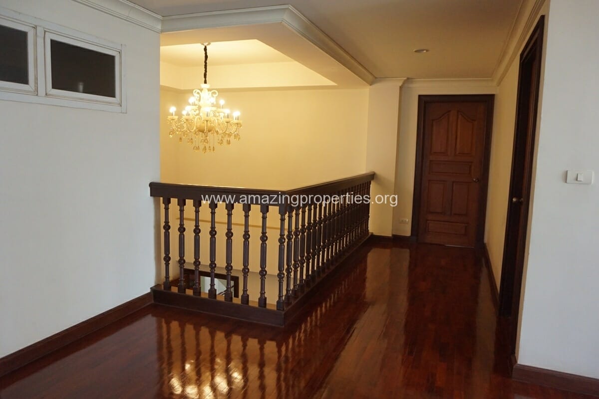Duplex-4-Bedroom-Penthouse-for-Rent-at-Nagara-Mansion-45-9900.jpg