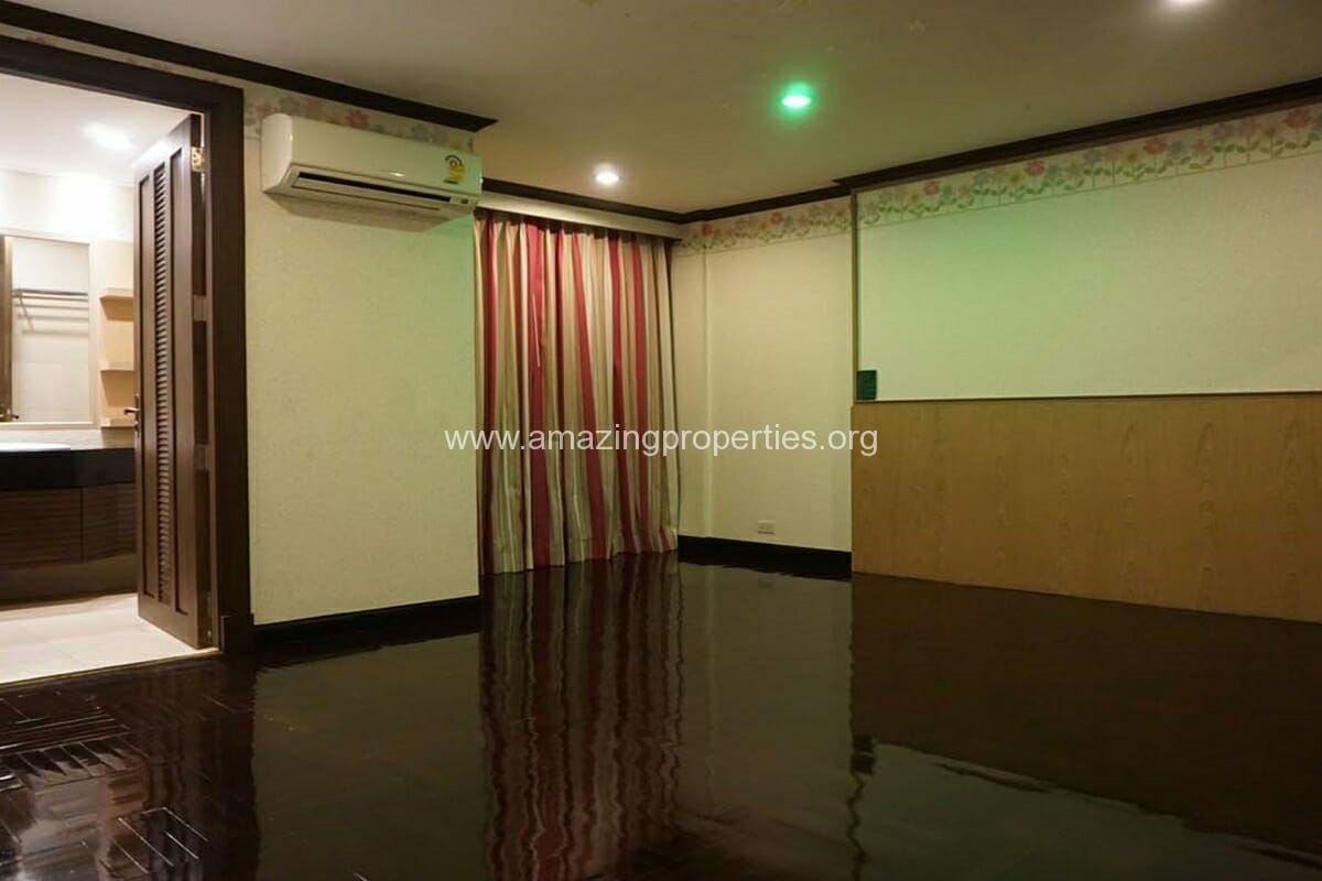 Duplex-4-Bedroom-condo-Thonglor-28-3823.jpg