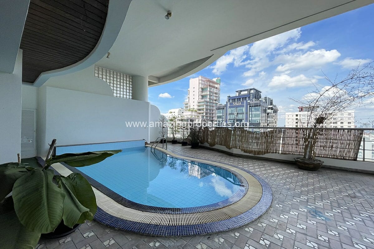 Duplex-condo-Le-Raffine-Sukhumvit-24-1-3386.jpg