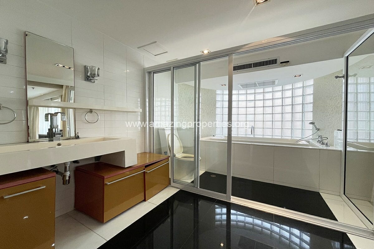 Duplex-condo-Le-Raffine-Sukhumvit-24-11-3642.jpg